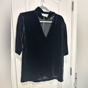 Theory Women’s Black Velvet Key Hole Top Blouse V Neck Size M